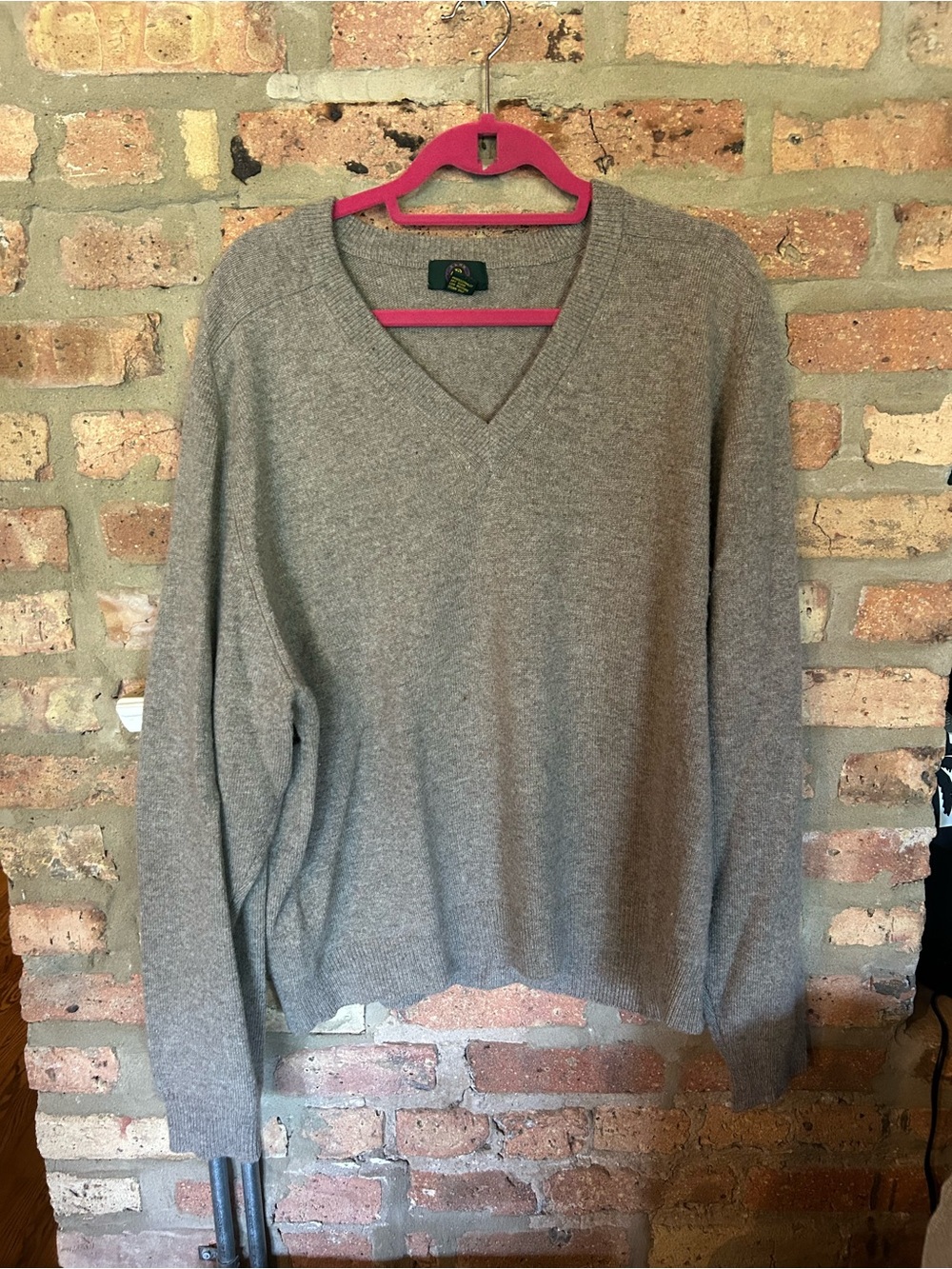 Club Room Men's Cashmere V-Neck Sweater in Heather Gray